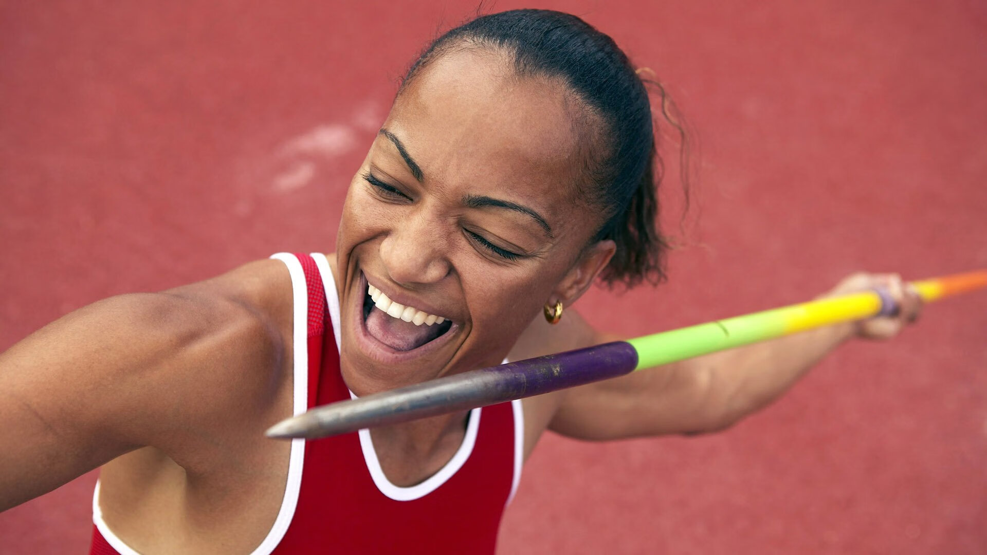 比利时举重选手在女子55公斤级比赛中获得第七名，比利时举重少女